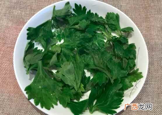 芹菜叶中含有非常多的营养物质 芹菜叶的营养价值