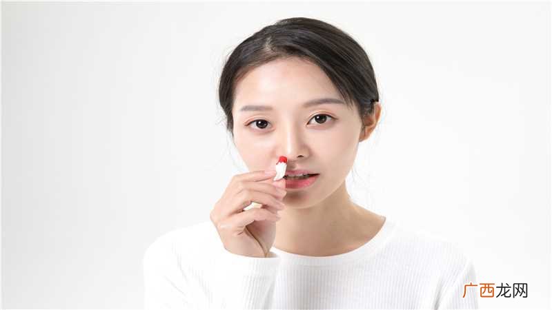 梦到自己哗哗的流鼻血是什么预兆 梦到自己哗哗的流鼻血什么意思