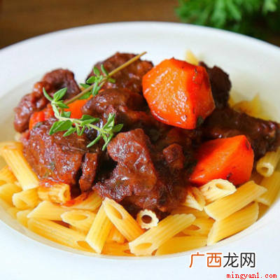 炖牛肉最忌讳两种佐料是花椒和大料 炖牛肉最忌讳哪两种佐料