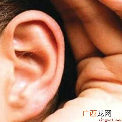 咀嚼口香糖出现耳胀等不适情况啊 乘坐飞机出现耳胀如何缓解