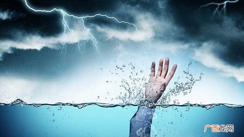 梦见打雷闪电倾盆大雨是什么意思