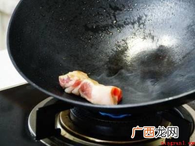 新铁锅怎么开锅不生锈不粘锅