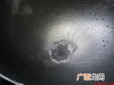 新铁锅怎么开锅不生锈不粘锅