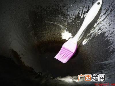 新铁锅怎么开锅不生锈不粘锅