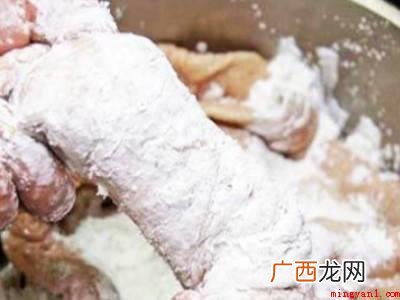 猪脆肠不加水切成小段清洗方便 脆肠怎么清洗