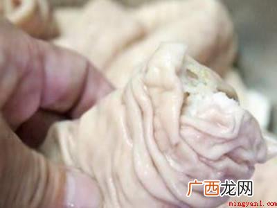 猪脆肠不加水切成小段清洗方便 脆肠怎么清洗