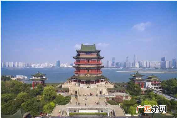 《滕王阁序》是唐代文学家王勃创作的一篇文 滕王阁在哪里