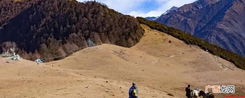 一方土,指的是大概数,就例如一厢土地或是一畦土地 一方土多大面积