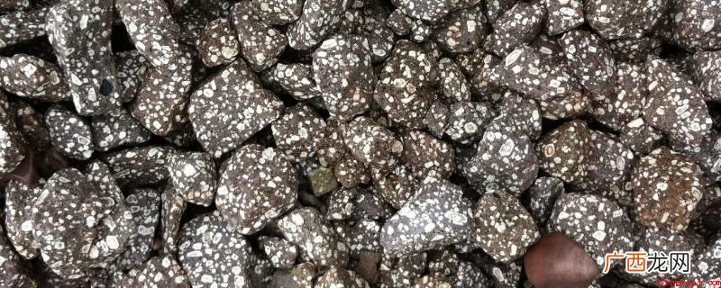 麦饭石是粘土矿物原材料 麦饭石是什么材料