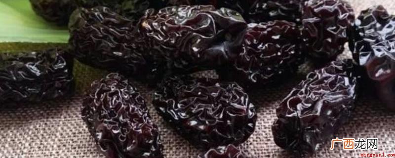 乌枣是纯天然的,是柿科柿属绿色植物,也叫君迁子 黑枣是天然的还是制作的