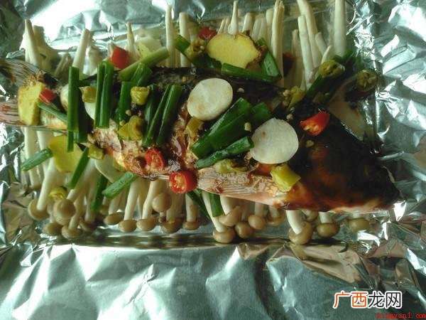 重庆万州一道特色美食,发源于重庆巫溪县,口味麻辣 锡纸烤鱼需要什么配料