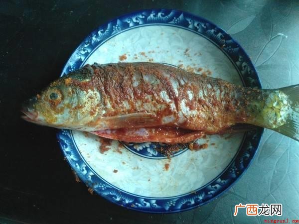 重庆万州一道特色美食,发源于重庆巫溪县,口味麻辣 锡纸烤鱼需要什么配料