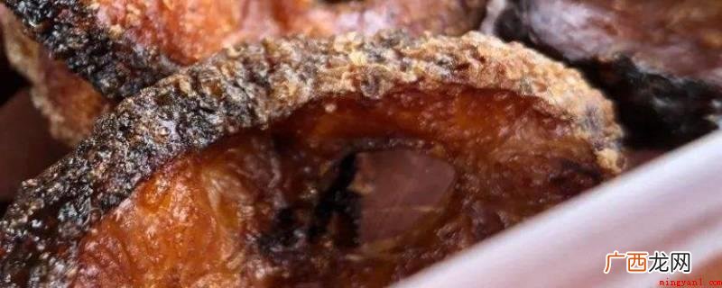 熏鱼应该冷冻,冷冻可以保存更久,且冷冻室可以更好的保存熏鱼的 熏鱼应该冷藏还是冷冻
