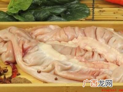把驴肠用一根筷子穿在里面,翻过来,让内壁露在外面 驴大肠怎么洗简单又干净