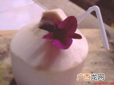 椰子的功效与作用是什么 椰子怎么切
