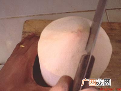 椰子的功效与作用是什么 椰子怎么切