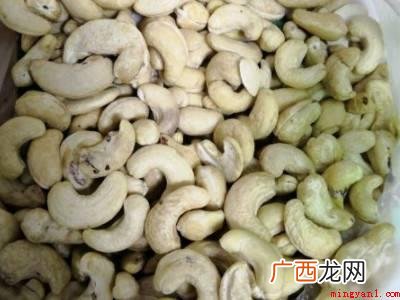 腰果颜色变黄后,用篱捞出即可 生腰果怎么做熟