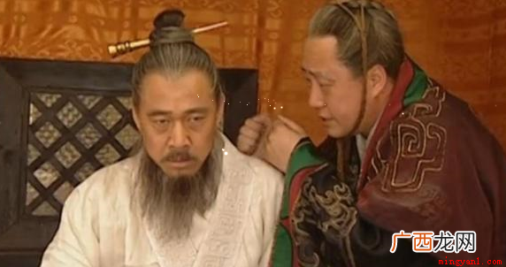 赵高在秦始皇时期任中车府令,兼行符玺令事 赵高跟嬴政是什么关系？