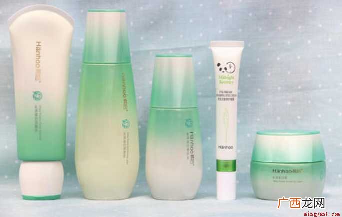 日间护肤品的使用顺序:洁面产品 护肤品的正确使用顺序方法是什么？