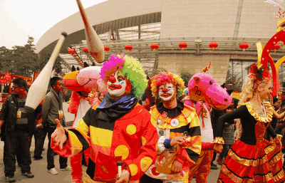 旧时宫廷的 fool可以翻译为“愚人,笨蛋;小丑,弄臣;受 fool是什么意思