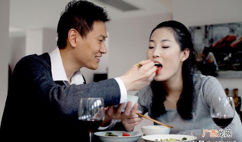 不小心受伤了如何安慰哄开心 女朋友受伤了怎么安慰