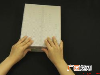 礼品包装盒的另一端重复上述操作 怎么包装礼物盒