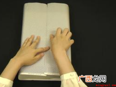 礼品包装盒的另一端重复上述操作 怎么包装礼物盒