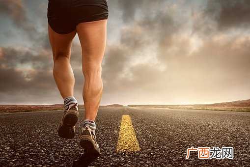 女性梦见自己快速奔跑是什么意思