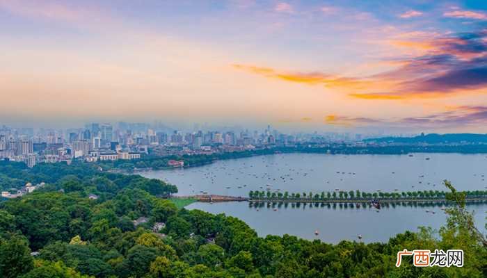 世界上最长的人工运河—京杭大运河和以大涌潮闻名的钱塘江穿过 杭州地势特点