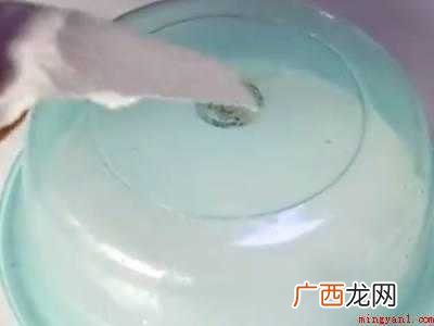 如何选购洗手盆? 新买的盆子里的标签怎么去除干净