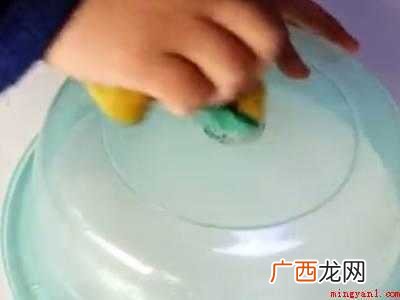 如何选购洗手盆? 新买的盆子里的标签怎么去除干净