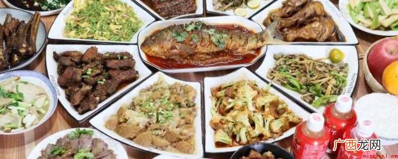 年夜饭里有饺子、蚝豉、虾、鱼、鸡、芹菜、长年菜、猪脷、猪手等 年夜饭里有什么