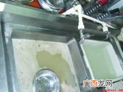 200克管道疏通剂,加入一瓶矿泉水量的水 管道疏通剂怎么用
