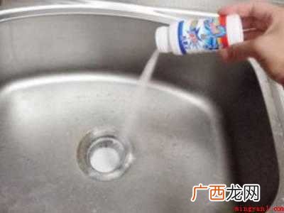 200克管道疏通剂,加入一瓶矿泉水量的水 管道疏通剂怎么用
