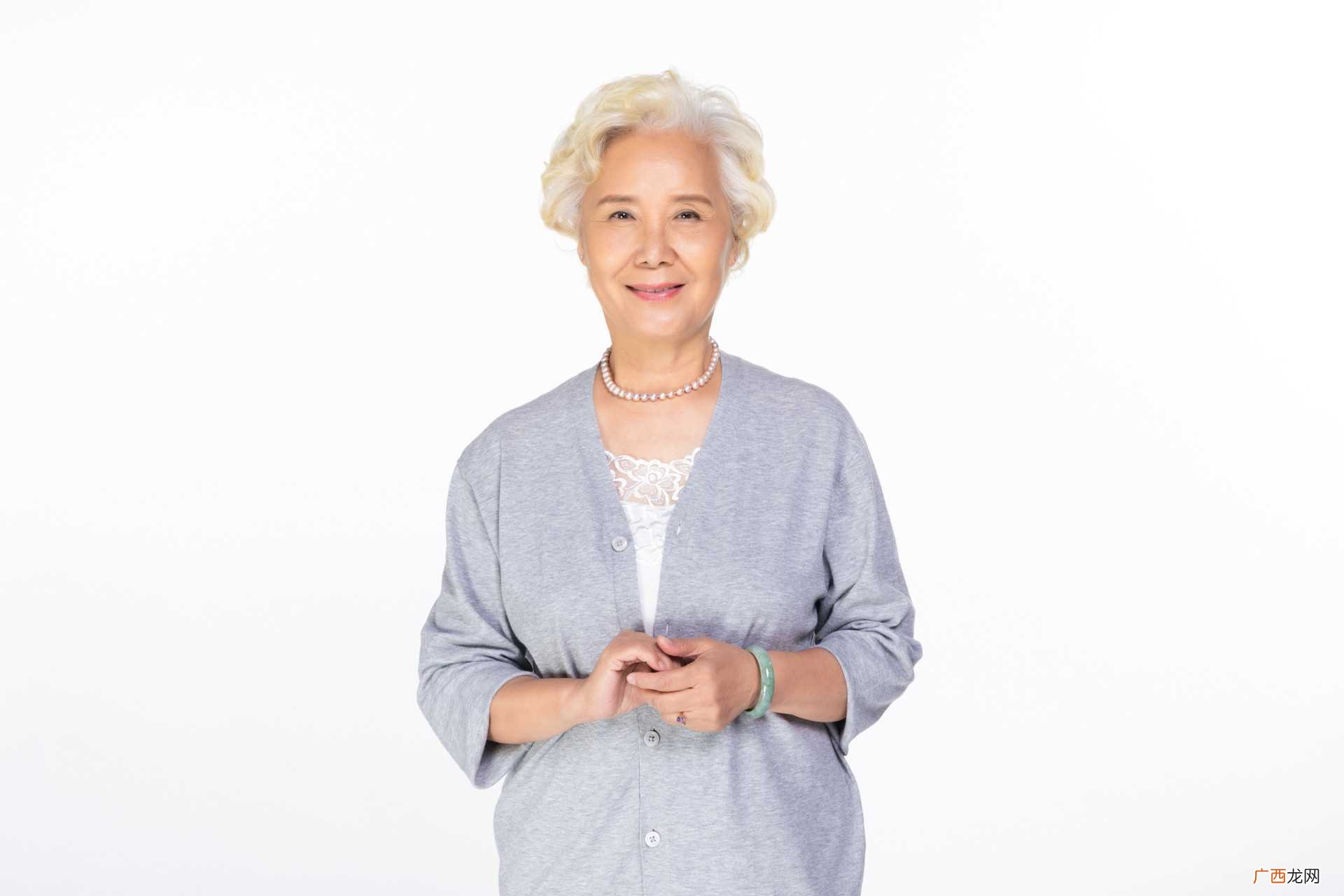 女人梦见头发白了一片是什么意思