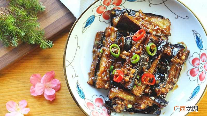 梦见请客吃饭是什么意思 做梦请客吃饭预示什么