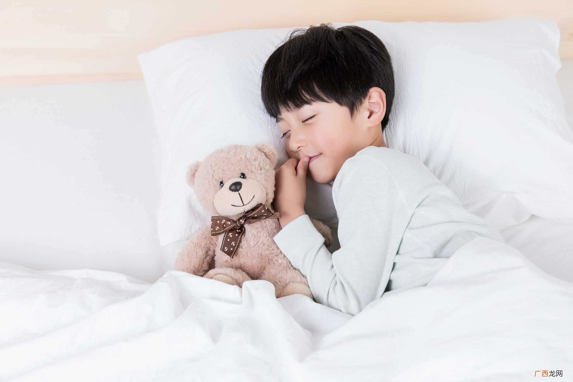 梦见抱别人家的小男孩是什么意思
