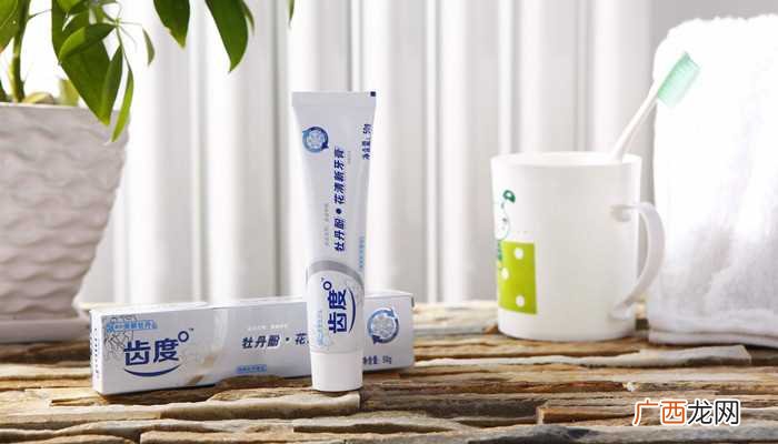 牙膏的主要化学成分是摩擦剂、保湿剂、表面活性剂、增稠剂、甜味