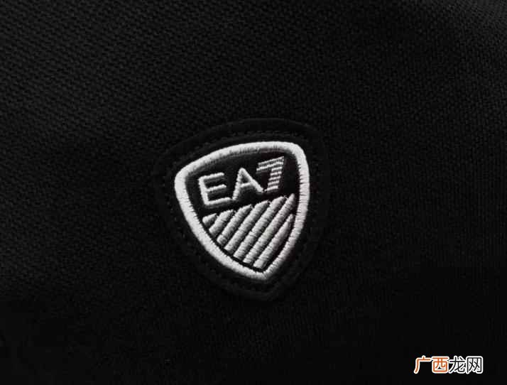 ea7是由安普里奥·阿玛尼推出健身服装品牌
