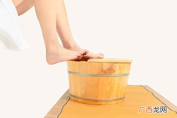 生姜艾叶泡脚的功效与作用