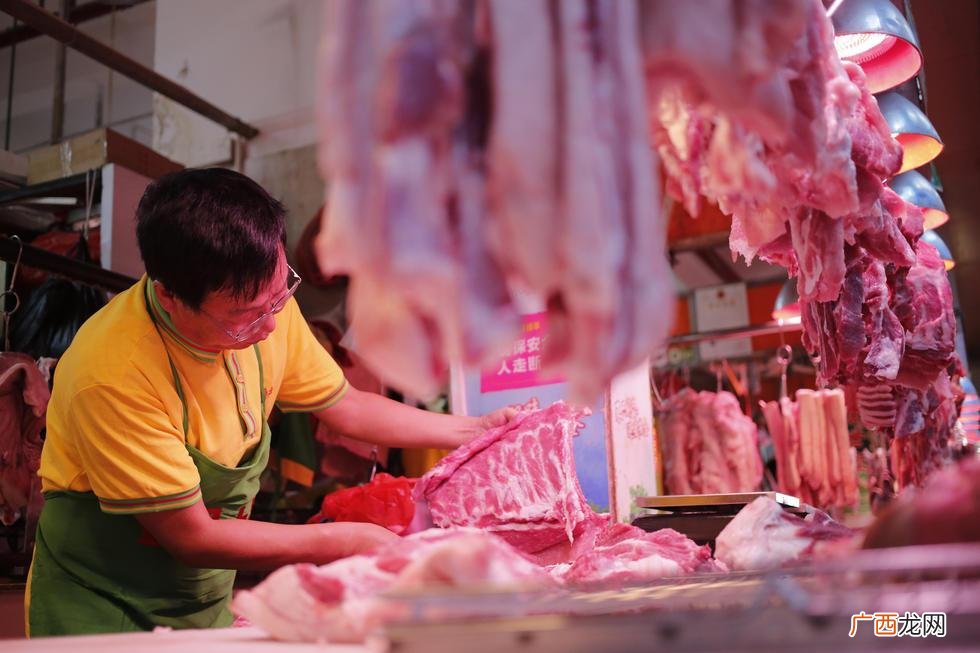 猪肉盖红章和蓝章的区别公猪和母猪 猪肉盖红章和蓝章的区别