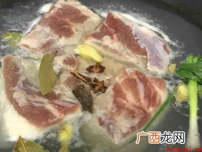 炸扣肉怎样炸出虎皮的具体操作步骤 炸扣肉怎样炸出虎皮
