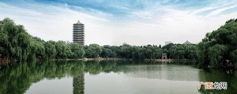 钱穆直言:听闻燕京大学是一个中国化的大学 未名湖名字的由来