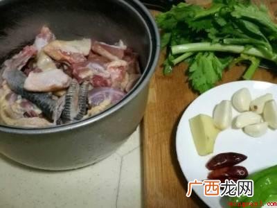 红烧土鸡怎么烧才好吃的具体操作步骤 红烧土鸡怎么烧才好吃