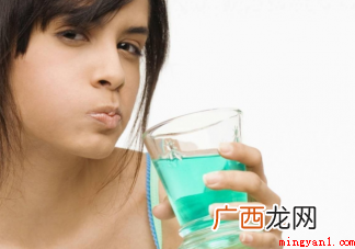漱口水能和牙膏一样每天用吗 用漱口水能替代刷牙吗