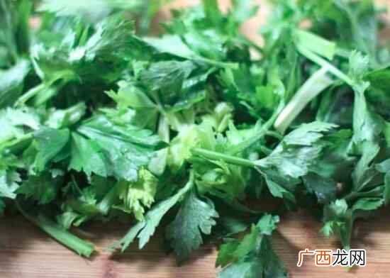 吃芹菜叶也要有它的注意事项 吃芹菜叶的注意事项
