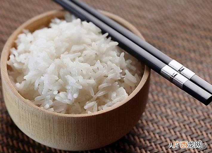 蒸米饭时加什么配料更好吃 蒸米饭里面放什么东西更香