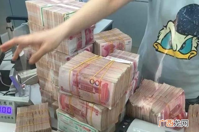 光吃利息够花吗 银行存2000万一年利息多少