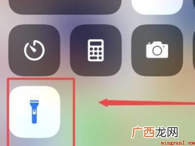 苹果手机怎么打开手电筒的具体操作步骤 苹果手机怎么打开手电筒