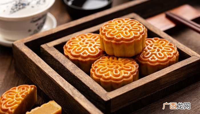 中秋节的习俗有赏桂花、赏月、吃月饼、祭月、燃灯等